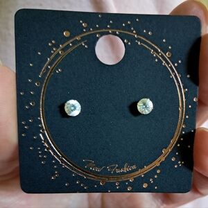 14kt Gold White Stone Earrings Women's (Stamped 14K- Tested 14.08KT) Weight 0.4g